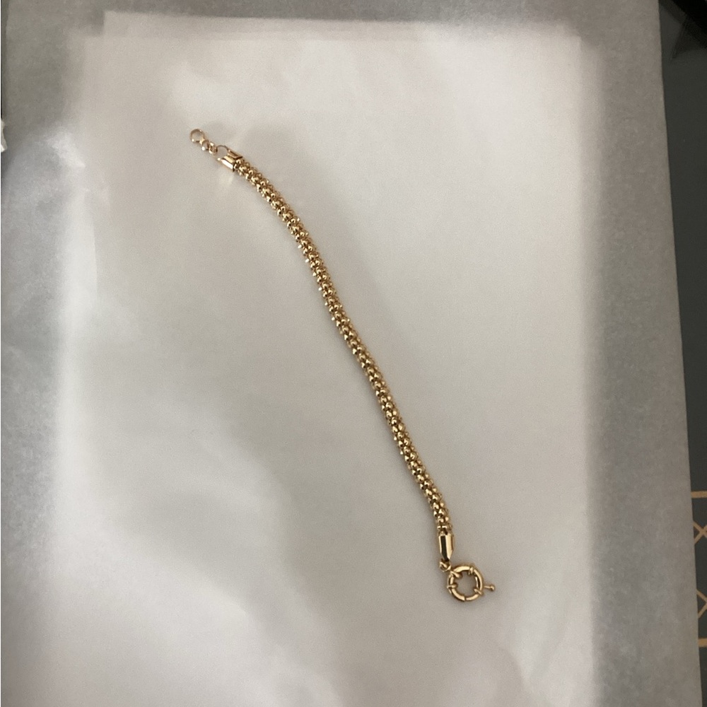 Elegant Gold Bracelet